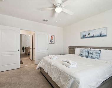 7704 Oakmoss Loop - Photo Thumbnail 6