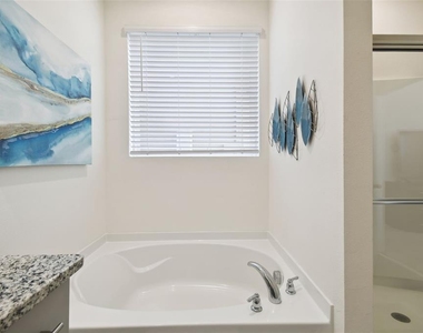7704 Oakmoss Loop - Photo Thumbnail 62