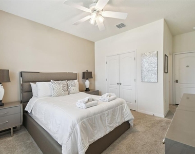 7704 Oakmoss Loop - Photo Thumbnail 36