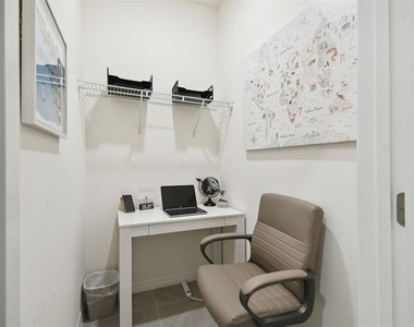 7704 Oakmoss Loop - Photo Thumbnail 40