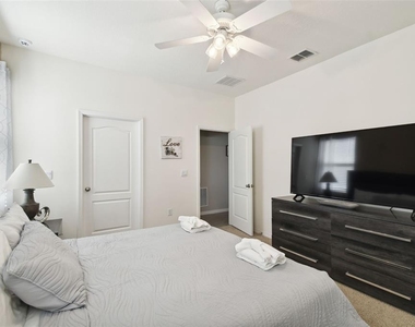 7704 Oakmoss Loop - Photo Thumbnail 59