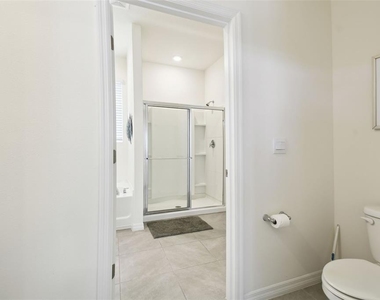 7704 Oakmoss Loop - Photo Thumbnail 64