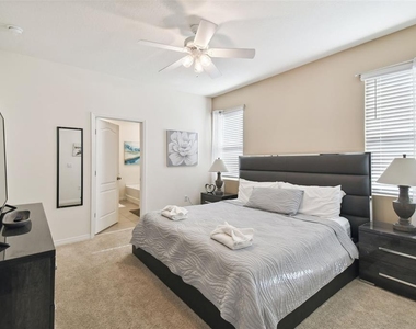 7704 Oakmoss Loop - Photo Thumbnail 57