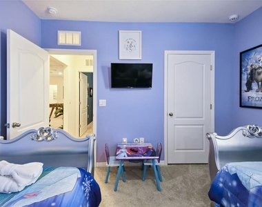 7704 Oakmoss Loop - Photo Thumbnail 31