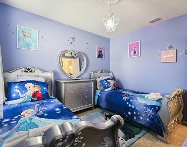 7704 Oakmoss Loop - Photo Thumbnail 30