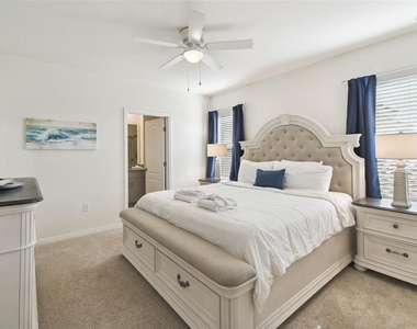 7704 Oakmoss Loop - Photo Thumbnail 15