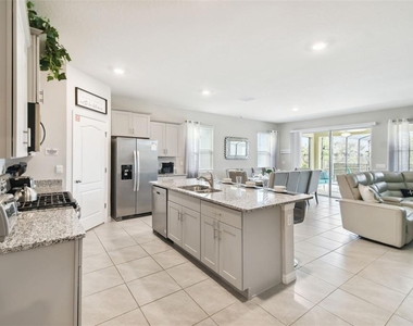 7704 Oakmoss Loop - Photo Thumbnail 43