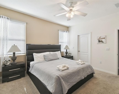 7704 Oakmoss Loop - Photo Thumbnail 58