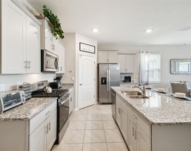 7704 Oakmoss Loop - Photo Thumbnail 44