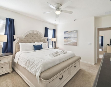 7704 Oakmoss Loop - Photo Thumbnail 16