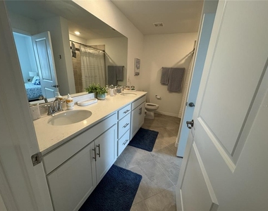 12240 Wellen Golf Street - Photo Thumbnail 17