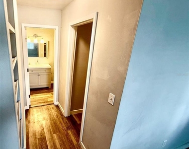 6519 W Newberry Road - Photo Thumbnail 9