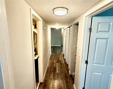 6519 W Newberry Road - Photo Thumbnail 10
