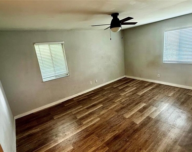 6519 W Newberry Road - Photo Thumbnail 8