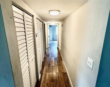 6519 W Newberry Road - Photo Thumbnail 7
