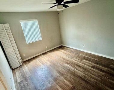 6519 W Newberry Road - Photo Thumbnail 13
