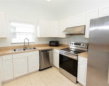 7952 Nw 51st Way - Photo Thumbnail 2