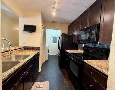 3705 Sw 27th Street - Photo Thumbnail 2