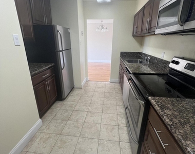 220 Linden Street - Photo Thumbnail 5