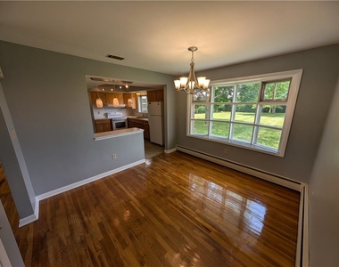 230 Diamond Street - Photo Thumbnail 5