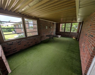 230 Diamond Street - Photo Thumbnail 10