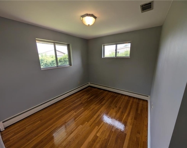 230 Diamond Street - Photo Thumbnail 13