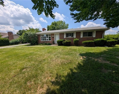 230 Diamond Street - Photo Thumbnail 2