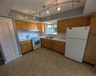 230 Diamond Street - Photo Thumbnail 7