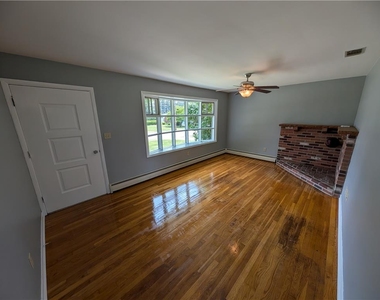 230 Diamond Street - Photo Thumbnail 3