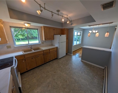230 Diamond Street - Photo Thumbnail 8