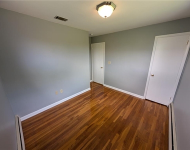230 Diamond Street - Photo Thumbnail 14