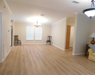200 Columbia Street - Photo Thumbnail 6
