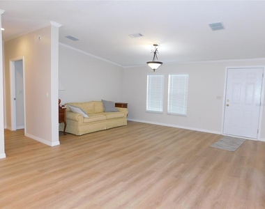 200 Columbia Street - Photo Thumbnail 7