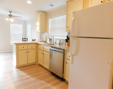 200 Columbia Street - Photo Thumbnail 4