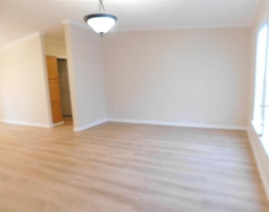 200 Columbia Street - Photo Thumbnail 13