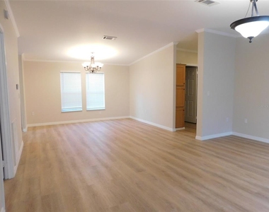 200 Columbia Street - Photo Thumbnail 12