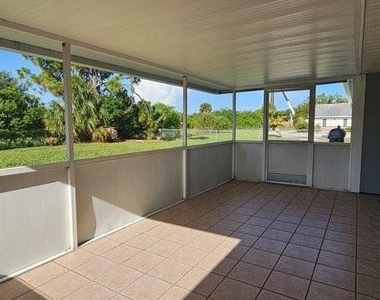 7855 W Price Boulevard - Photo Thumbnail 2