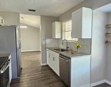 7855 W Price Boulevard - Photo Thumbnail 6