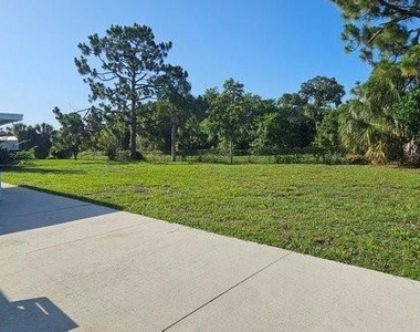7855 W Price Boulevard - Photo Thumbnail 1