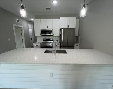 12130 Henley Avenue - Photo Thumbnail 6