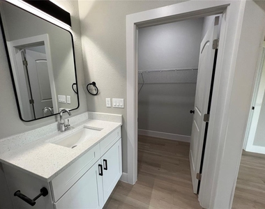 12130 Henley Avenue - Photo Thumbnail 16