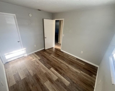 2519 9th Avenue W - Photo Thumbnail 9