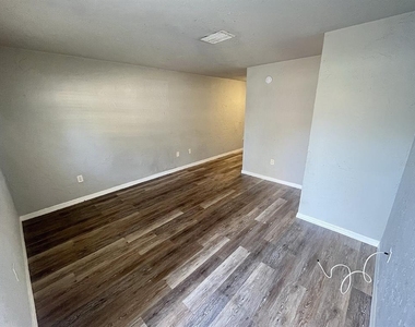 2519 9th Avenue W - Photo Thumbnail 2