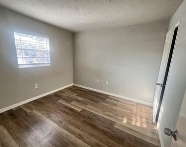 2519 9th Avenue W - Photo Thumbnail 10