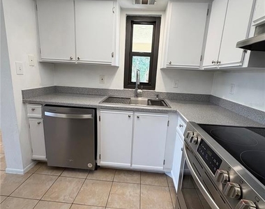 19505 Quesada Avenue - Photo Thumbnail 11