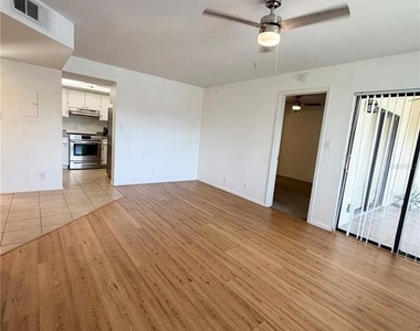 19505 Quesada Avenue - Photo Thumbnail 8