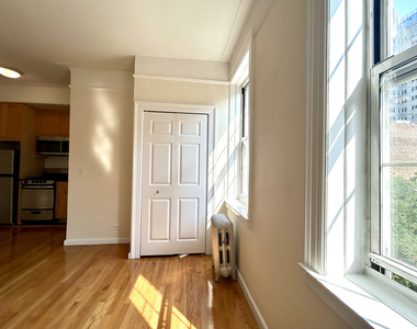 West 13th Street - Photo Thumbnail 3