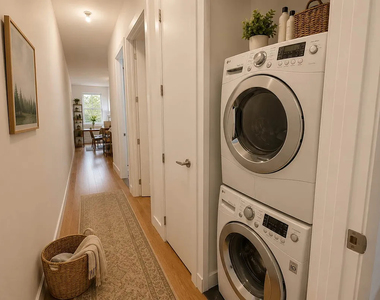 28 Meserole Street - Photo Thumbnail 4