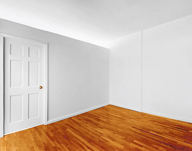 226 East 25th Street - Photo Thumbnail 2