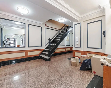 201 West 11th Street - Photo Thumbnail 8